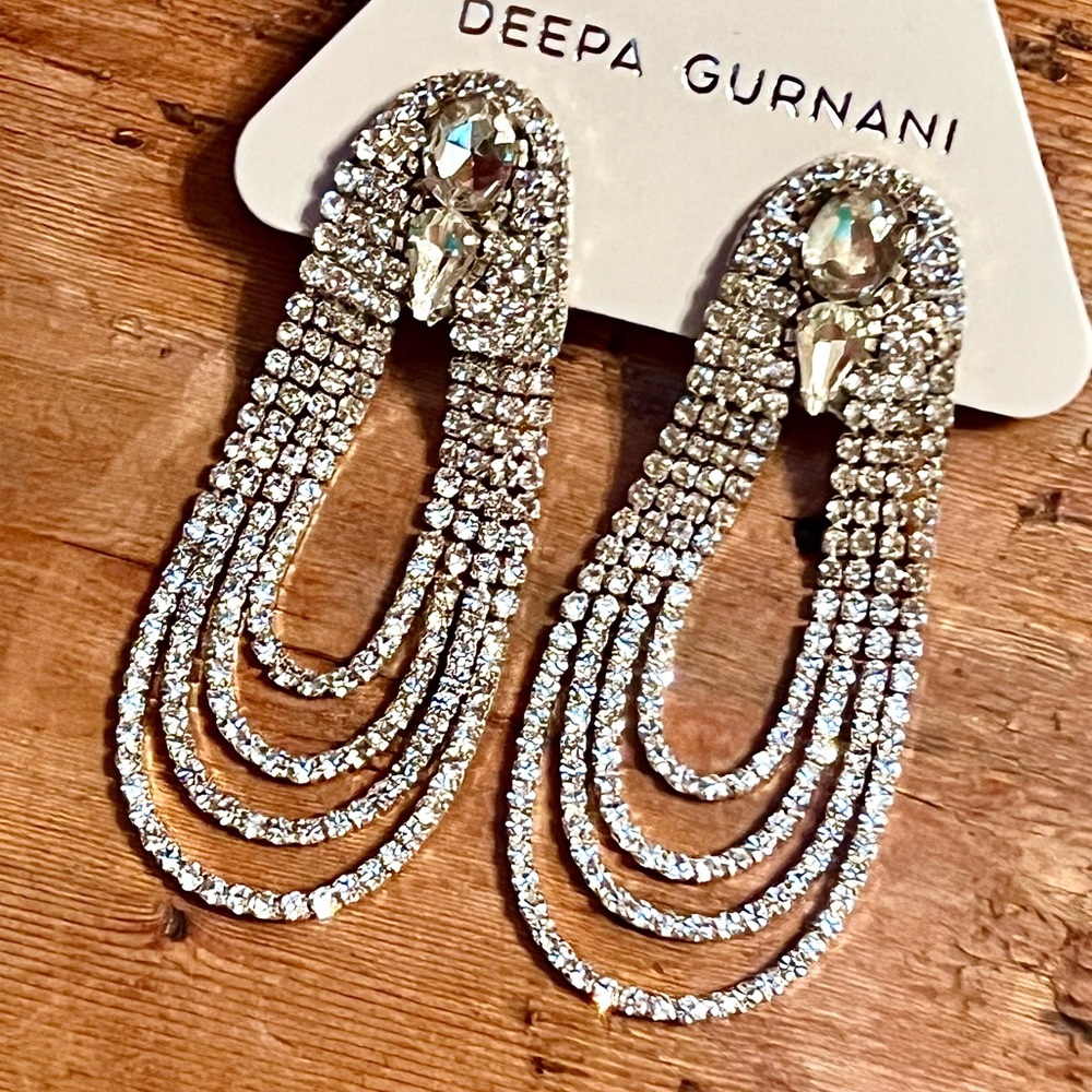 🌺🎉HP🎉🌺 NWT Deepa Gurnani Beaded Silver Crystal Chandeliers - Picture 7 of 14